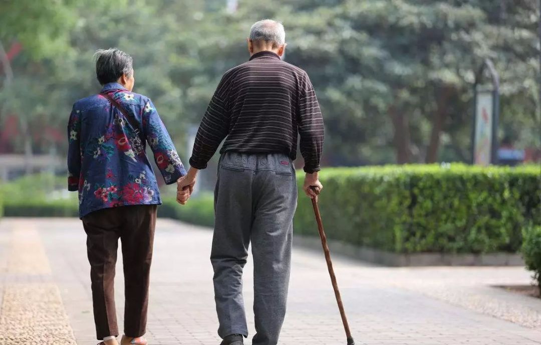 一起来跟小编看看吧~帮你戳破父母的健康"大谎言"以下一些症状一定要